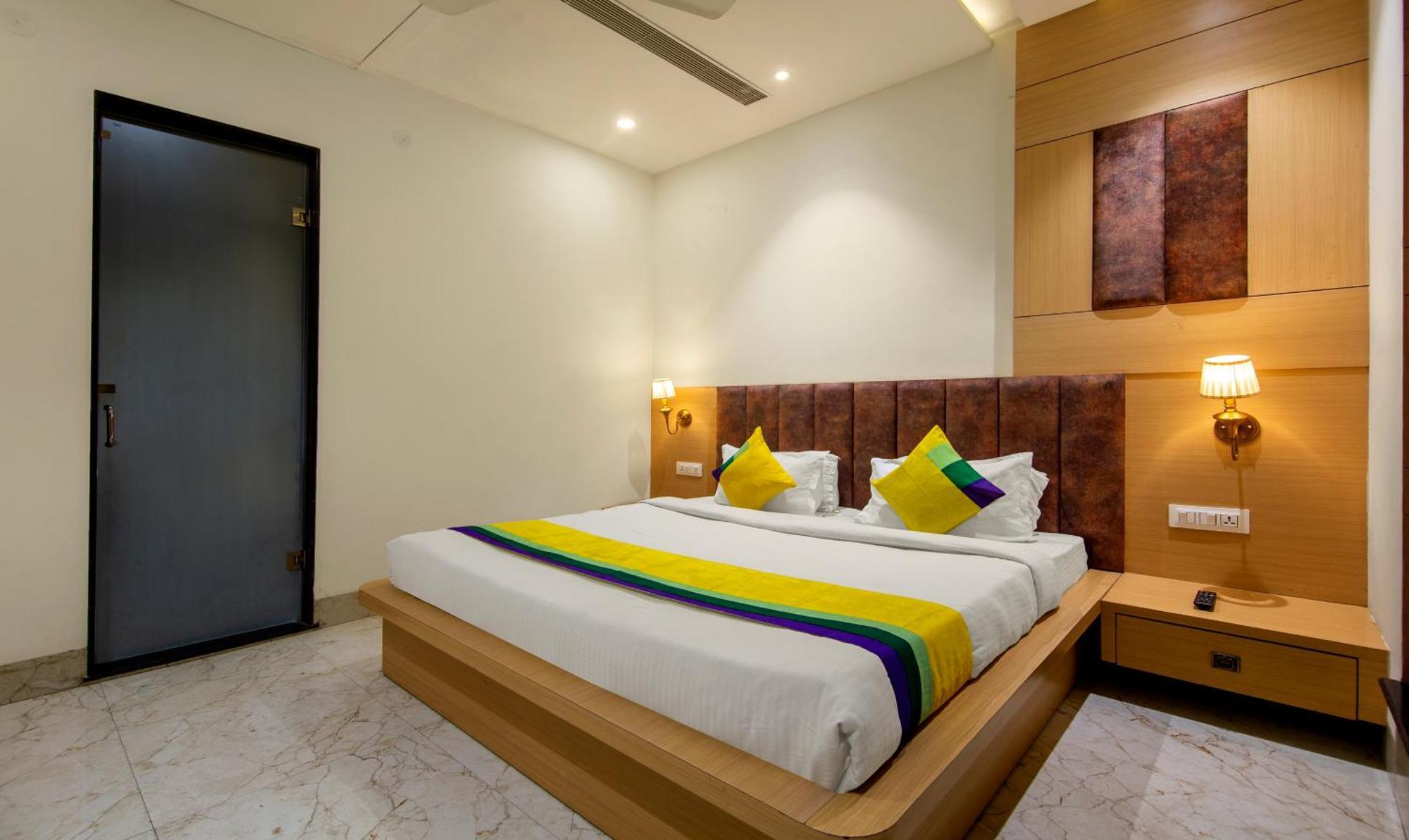 Itsy Hotels Sehdev Residency, Near Golden Temple อัมริตสา ภายนอก รูปภาพ